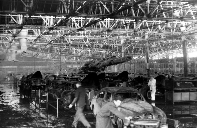 1957 год - пожар на заводе Jaguar в Браунс Лейн