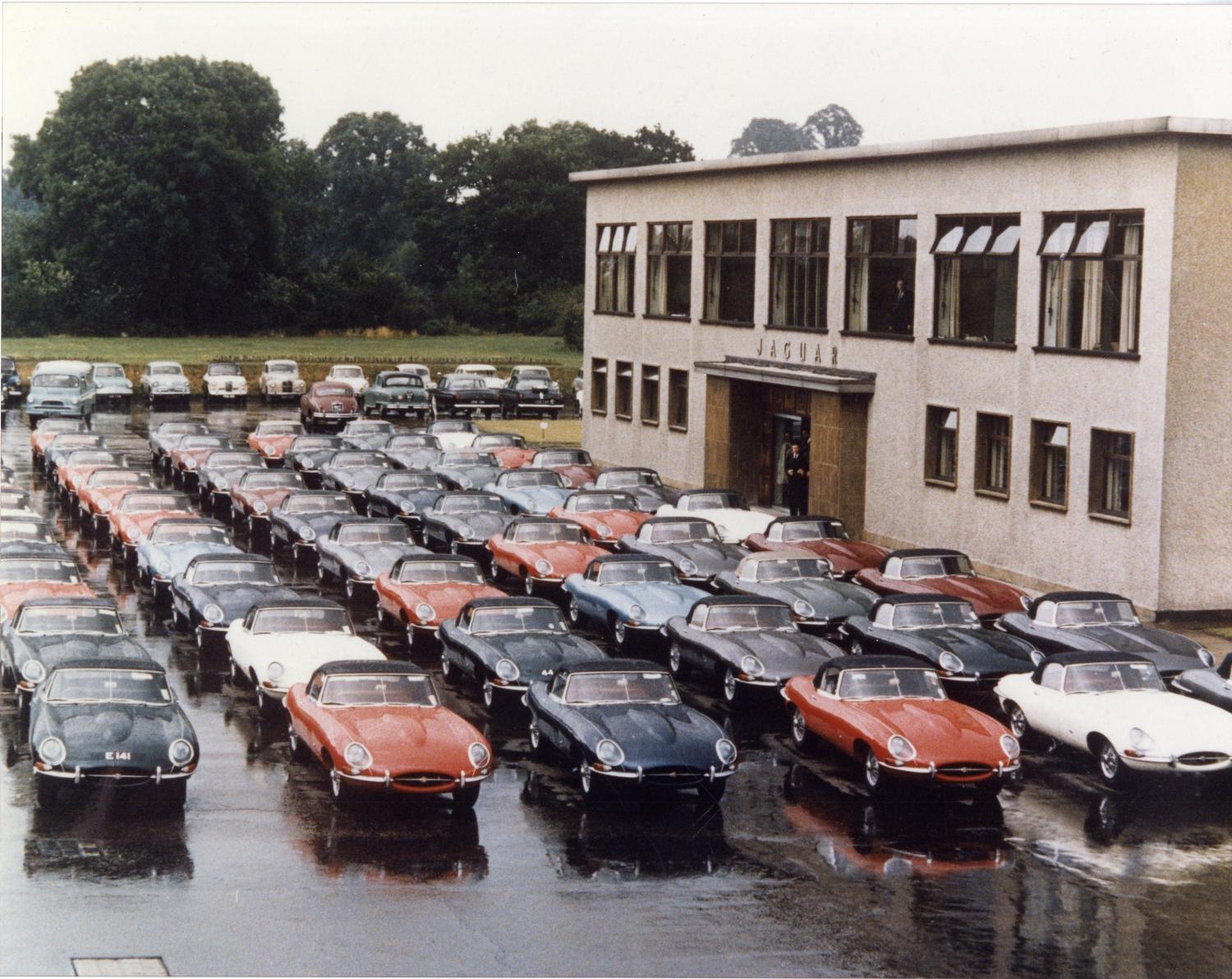 Дилерский центр с Jaguar E-type 1961 год