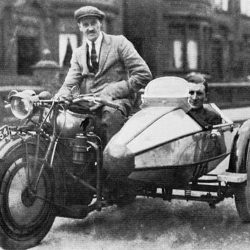 Лайонс и Уолмсли на Swallow Sidecar model II