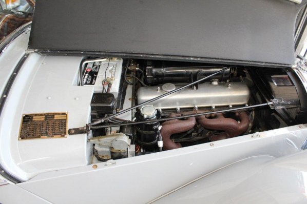 Jaguar Mk V Saloon engine