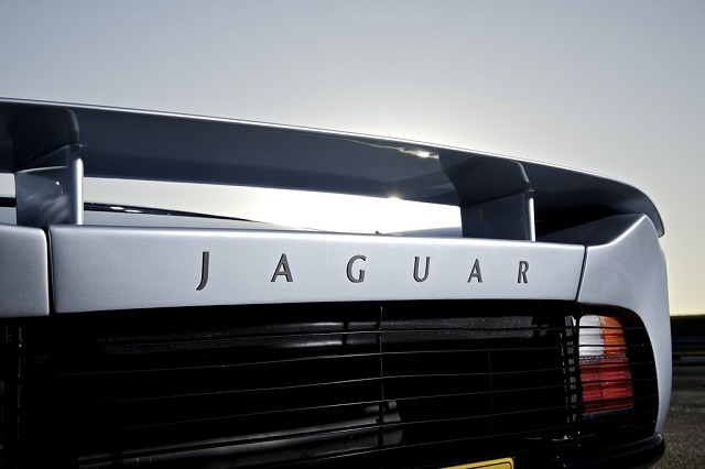 Супер кар Jaguar XJ220