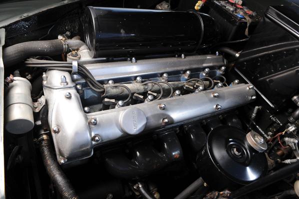 Jaguar Mark VIII engine