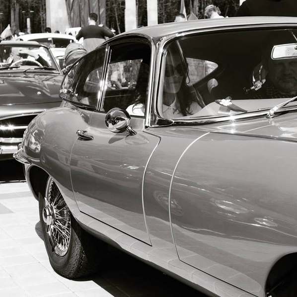 За рулем Jaguar E-Type