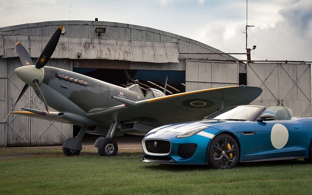 Истребитель Spitfire и Jaguar F-Type
