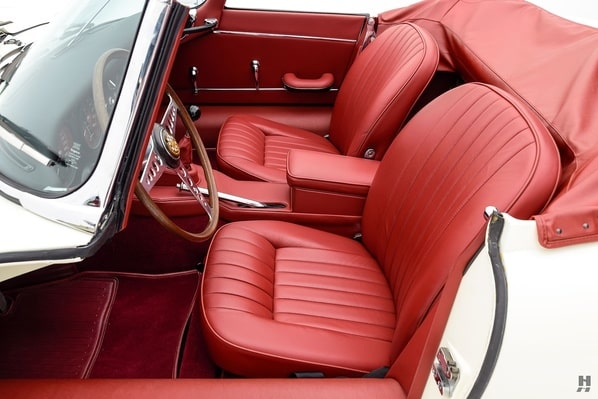 Jaguar E-Type Open Two Seater interior