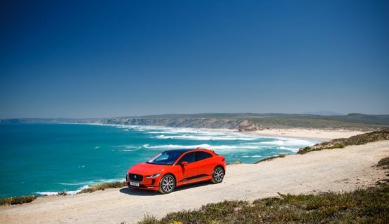 Jaguar I-PACE на берегу Атлантики