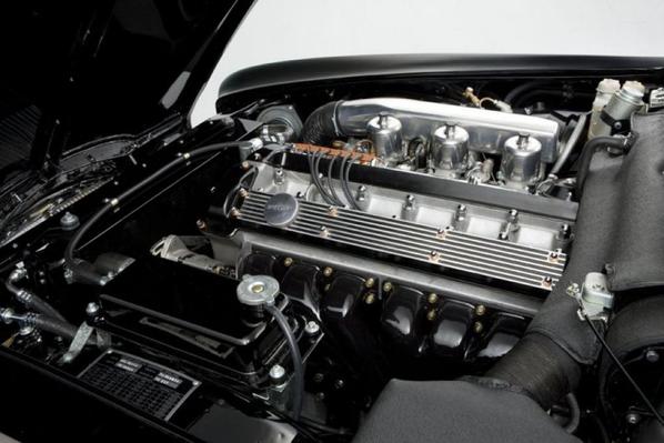 Jaguar 420G engine
