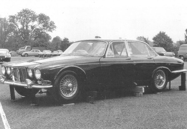 Jaguar XJ4
