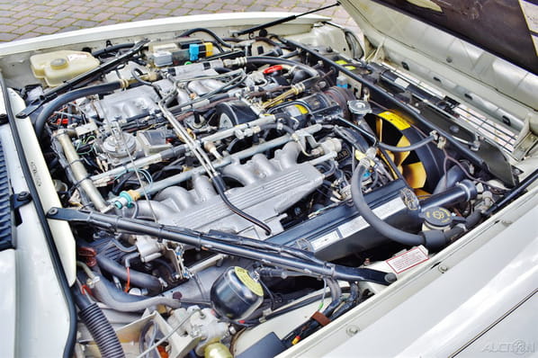 Jaguar XJ-S Convertible 5.3 litre engine