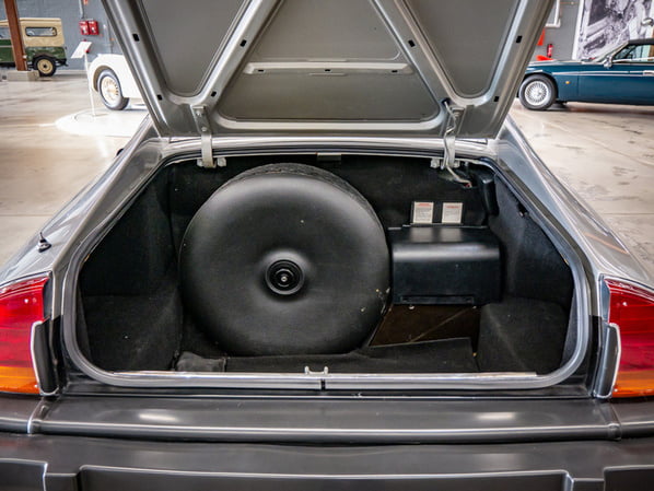 Jaguar XJ-S Pre-HE luggage accommodation