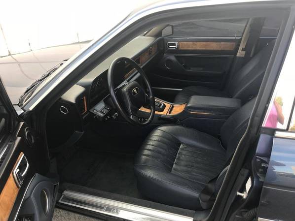 Jaguar XJ40 Generation 1 interior
