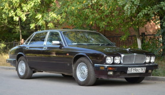 Jaguar XJ40 Insignia