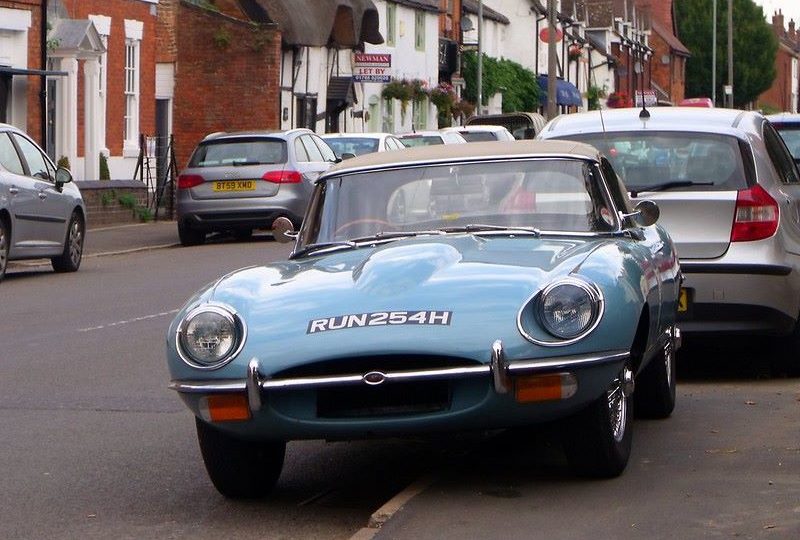 Jaguar E-Type в Англии наши дни