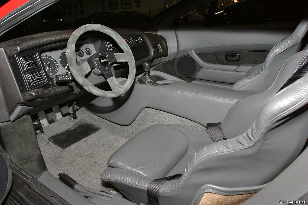 Jaguar XJ220S салон
