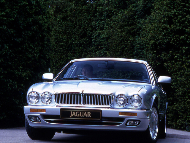 Jaguar XJ12 X305