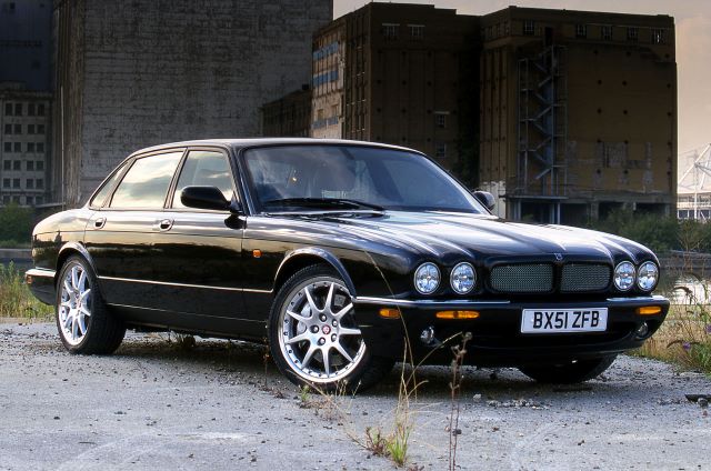 Jaguar XJR100