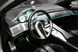 Jaguar C-XF Concept рулевое колесо